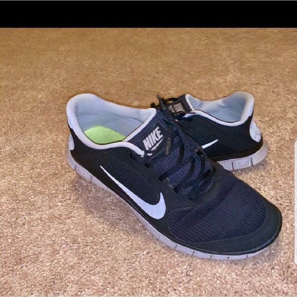 Nike black shoes - Picture 2 of 3